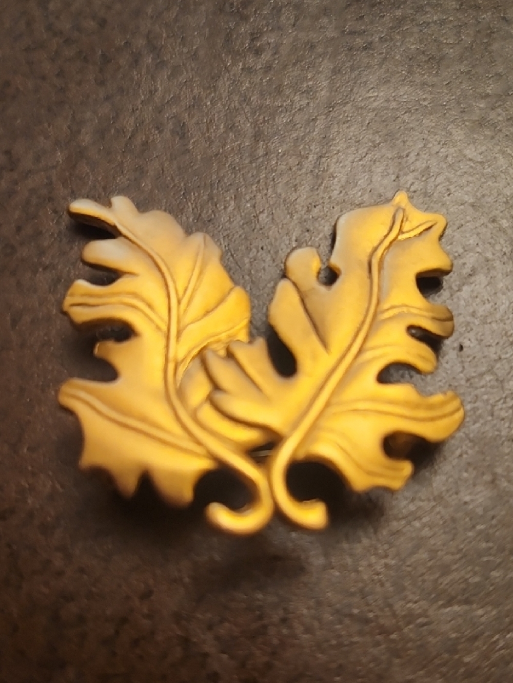 Gold-Tone Oak Leaf Pin Brooch - Picture 2 of 3